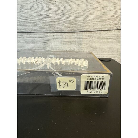 NIB Beverly Clark Simplicity White Garter - Picture 2 of 3